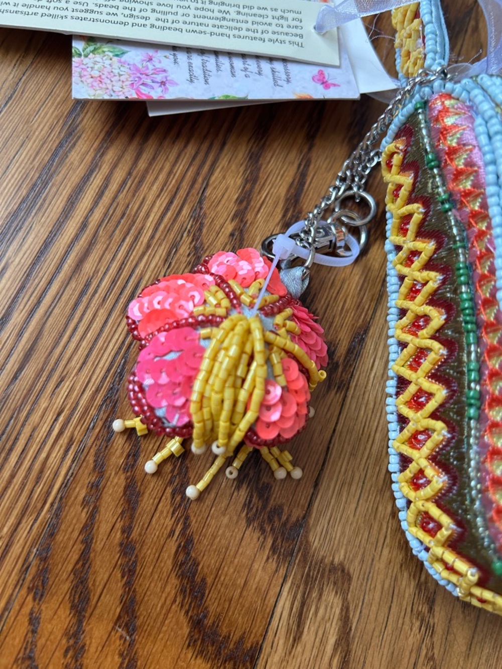 Viral! Beaded hibiscus bag - Picture 2 of 7